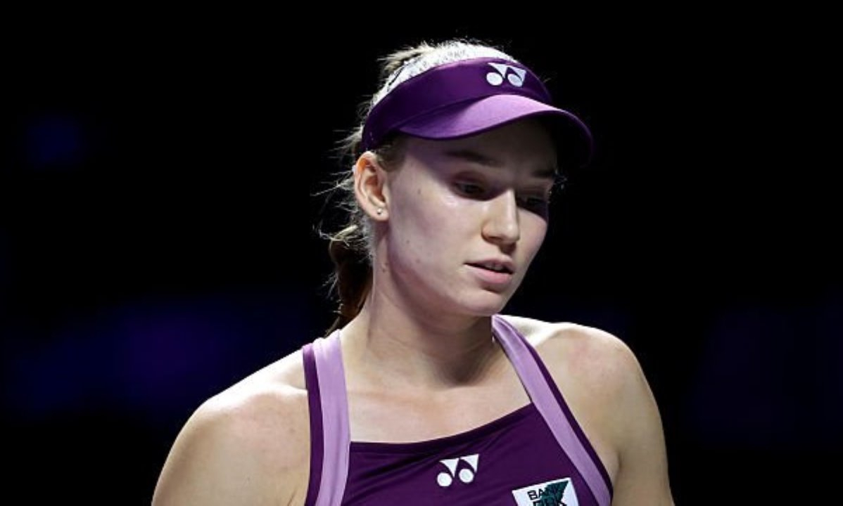 Елена Рыбакина уступила Арине Соболенко и Иге Швентек