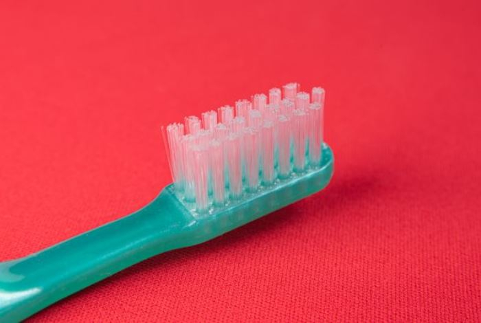 Где нельзя держать зубную щетку. Три места в ванной, которые делают ее опасной