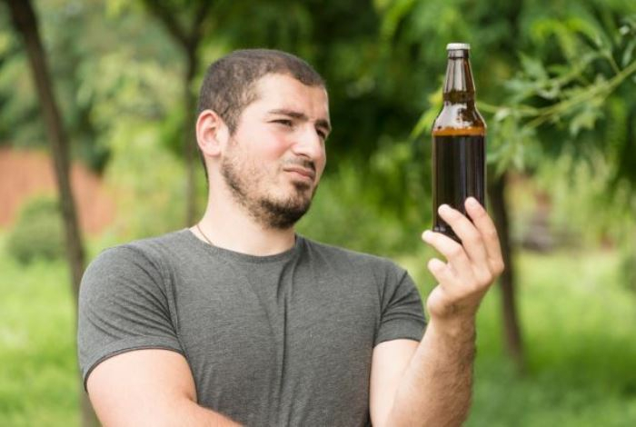 Этот симптом после алкоголя испытывают все. Вот что он означает