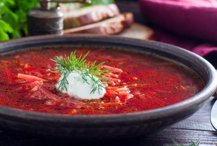 Стало известно, кому нельзя есть борщ — даже без сметаны, хлеба и сала