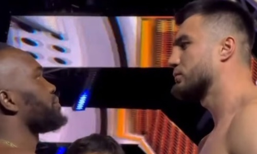 Джалолов прошёл взвешивание и провёл дуэль взглядов с непобеждённым нокаутёром. Видео