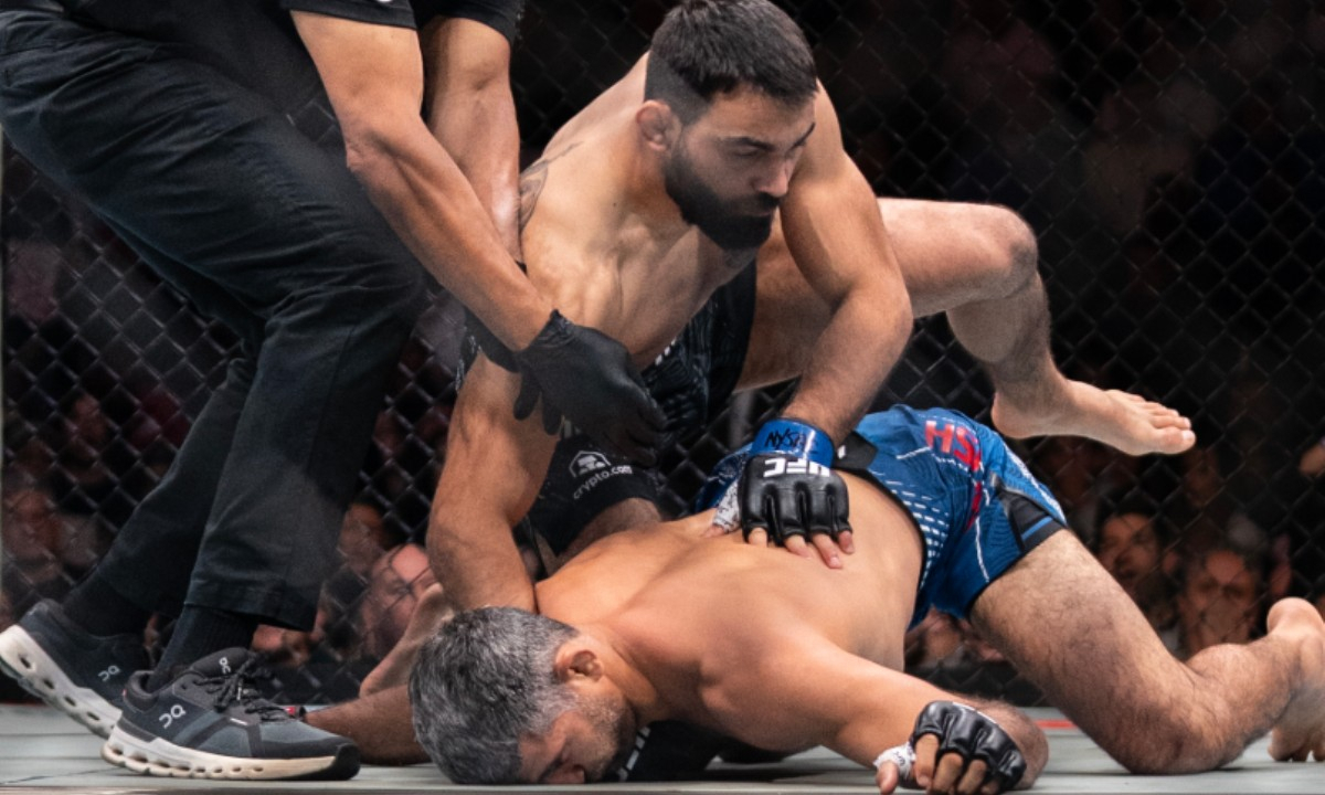 Главный кард турнира UFC 322 стартовал с нокаута за 15 секунд. Видео