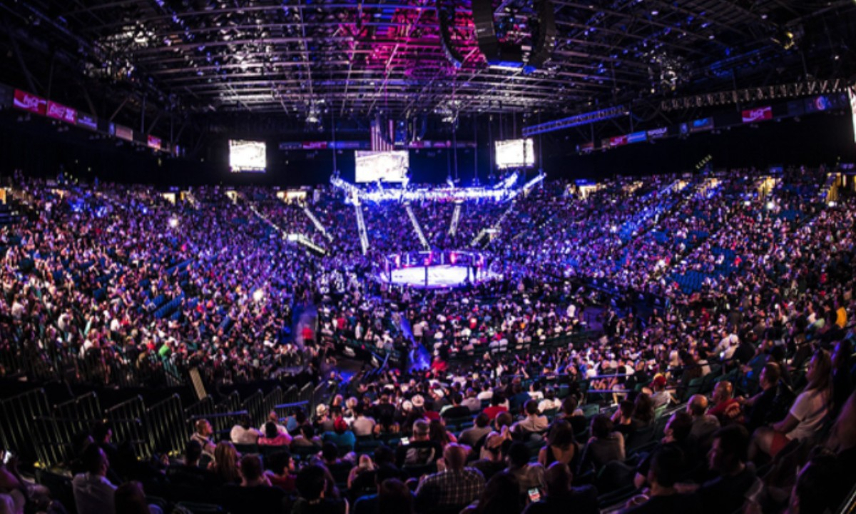 Команда Хабиба Нурмагомедова устроила драку на турнире UFC 322. Видео