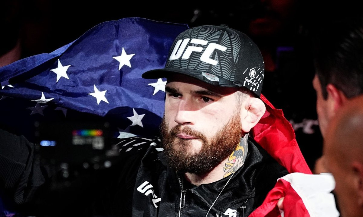 Второй номер дивизиона Шавката Рахмонова улетел в быстрый нокаут на UFC 322. Видео