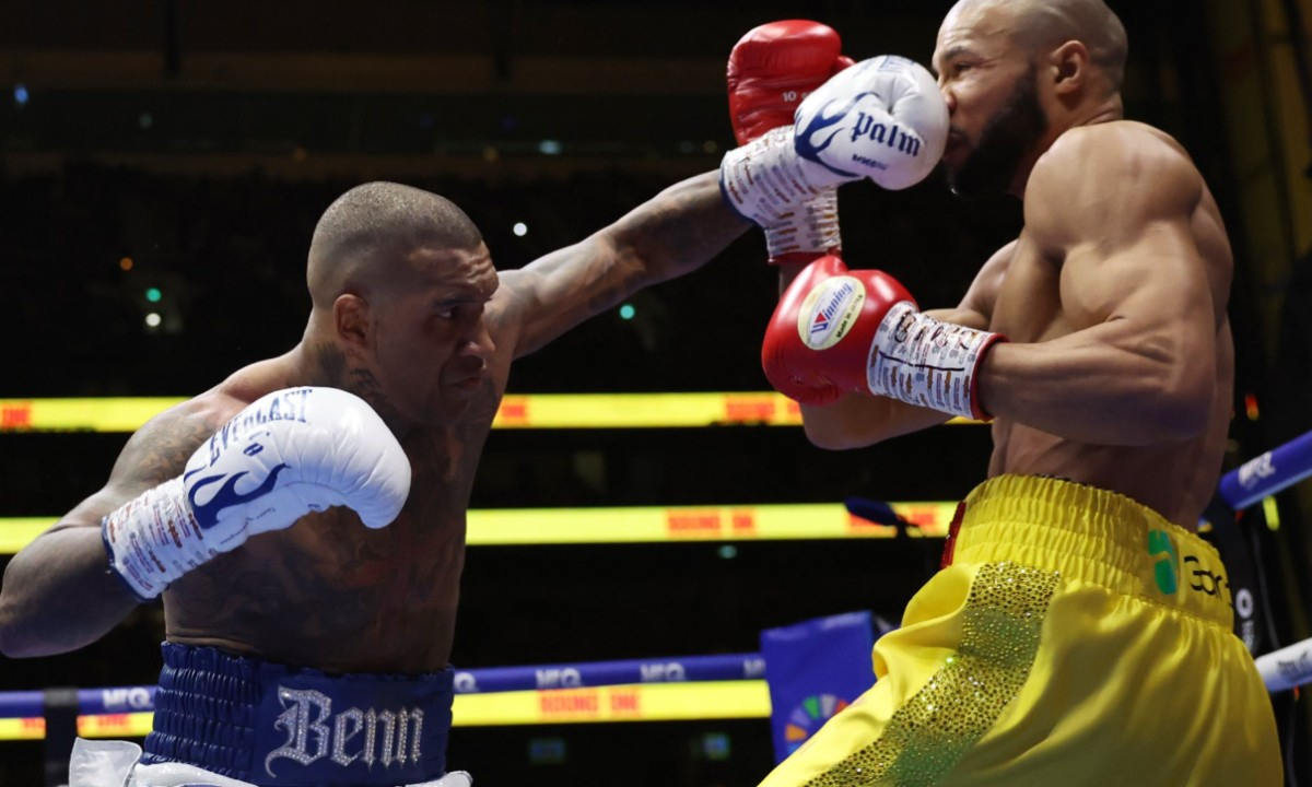 Супербой в весе Жанибека Алимханулы вылился в разгром с нокдаунами. Видео