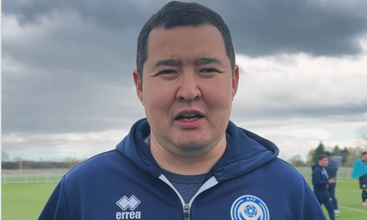 Тренер сборной Казахстана не сдержал эмоций после триумфа в отборе на футбольный Евро