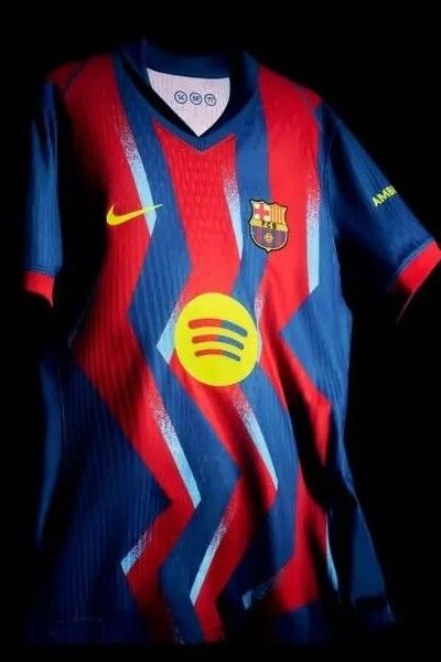 «Барселона» представила комплект формы, посвящённый «Реалу»