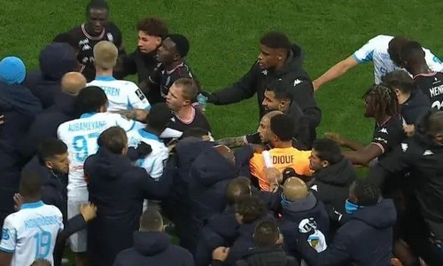 Массовой дракой обернулся матч лидеров чемпионата Франции. Видео