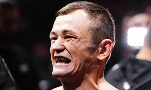 Казахстанскому бойцу поставили ультиматум после поражения от Топурии в UFC