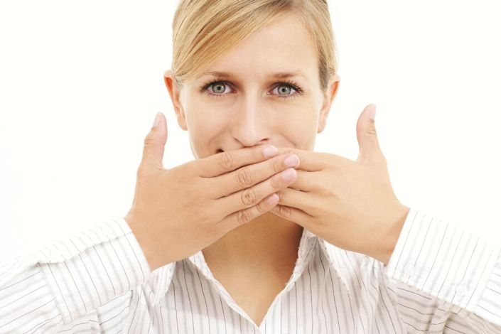 Врач назвала главную причину появления усов у женщин