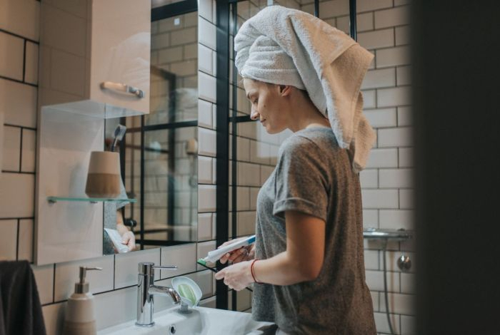 Ортодонт объяснила, чем грозит всего один пропуск чистки зубов перед сном