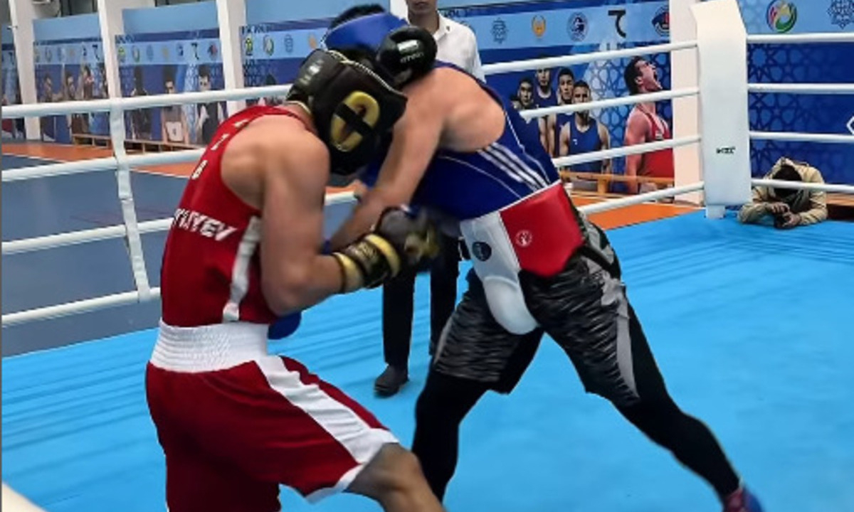 Чемпион Казахстана по боксу дал жесткий отпор чемпиону мира из Узбекистана. Видео