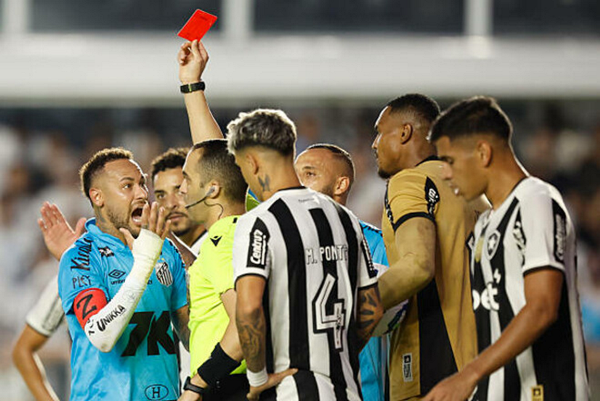 Намеренная желтая карточка Дастана Сатпаева. Кто уже этим промышлял и чем это заканчивалось?