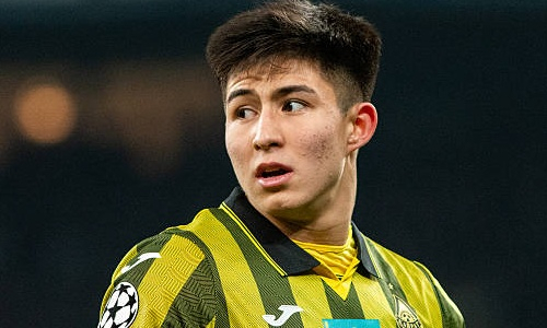 УЕФА официально объявил о новом статусе Дастана Сатпаева. Фото