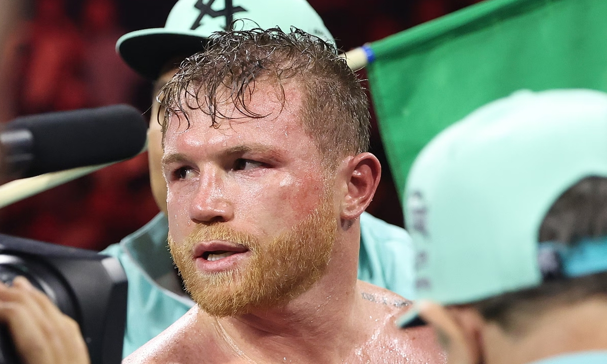 Чемпион с рекордом 31-0 нокаутировал соперника и испугал «Канело»