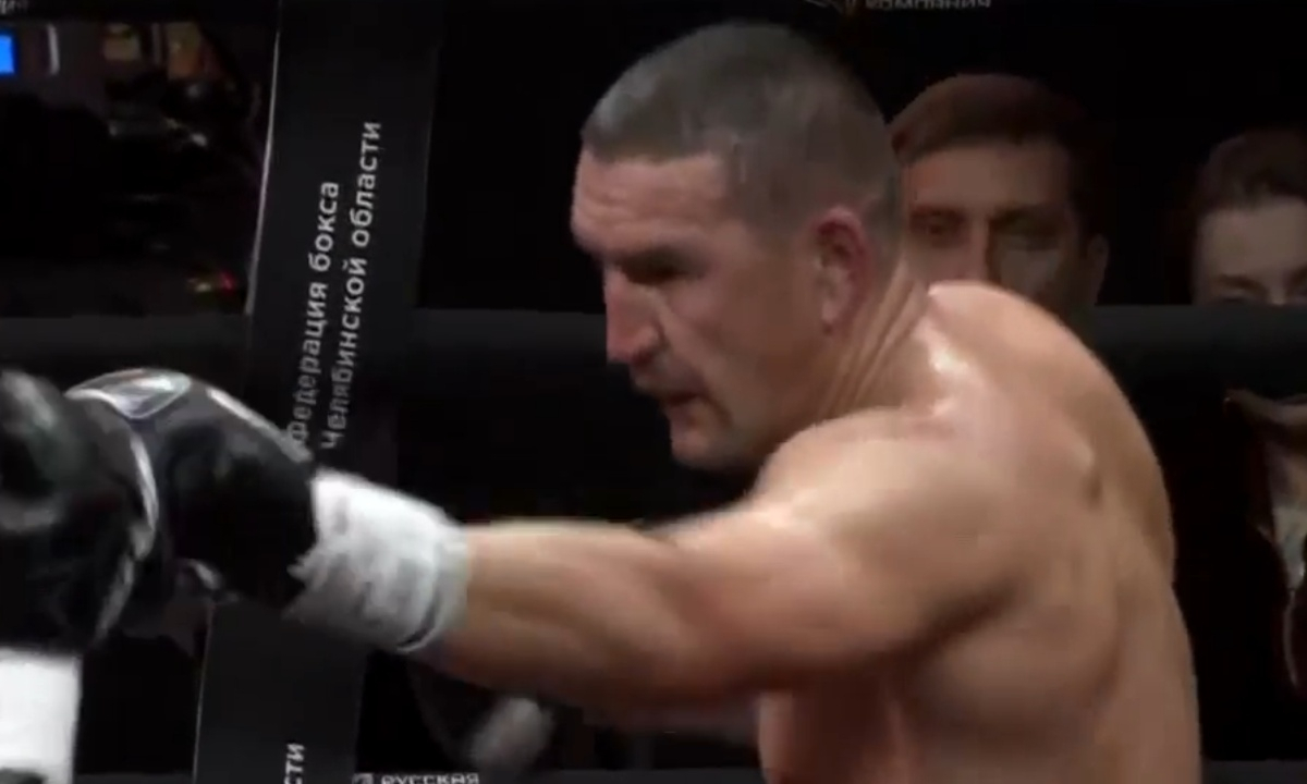 Узбекистанец с 25-ю победами проиграл непобеждённому россиянину в главном бою вечера бокса