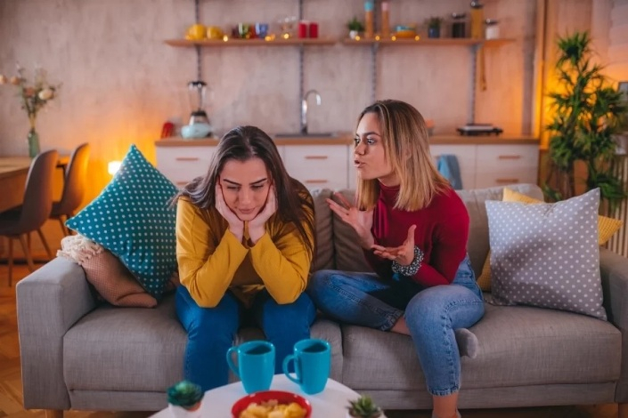 Энергетические вампиры. Психолог назвала пять типов токсичных друзей