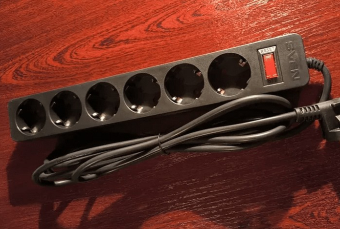 Не просто удлинитель — зачем нужен сетевой фильтр и как он защищает технику