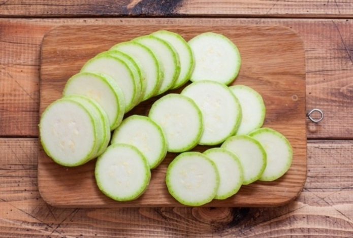 Существует риск отравления кабачками — если появился этот признак, то только выкидывать