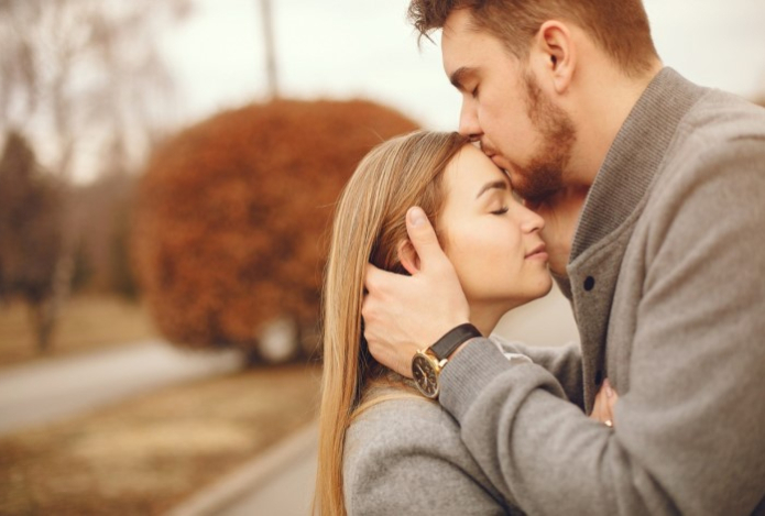 Астрологи в восторге — звезды предсказали этой паре любовь, сравнимую с громом Зевса в пятом измерении