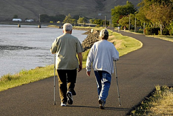На сколько женщины в Казахстане живут дольше мужчин