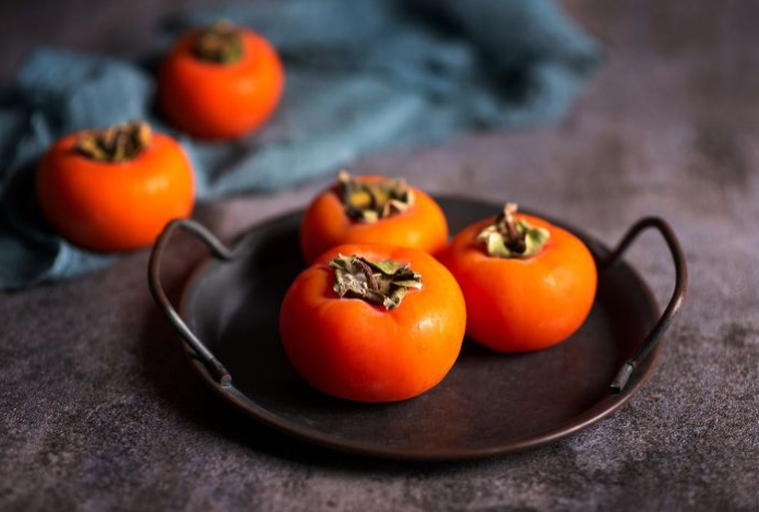 Кому нужно ограничить употребление хурмы