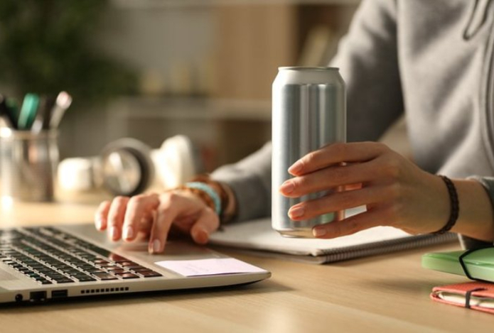 Врач предупредил о последствиях всего одной банки энергетика