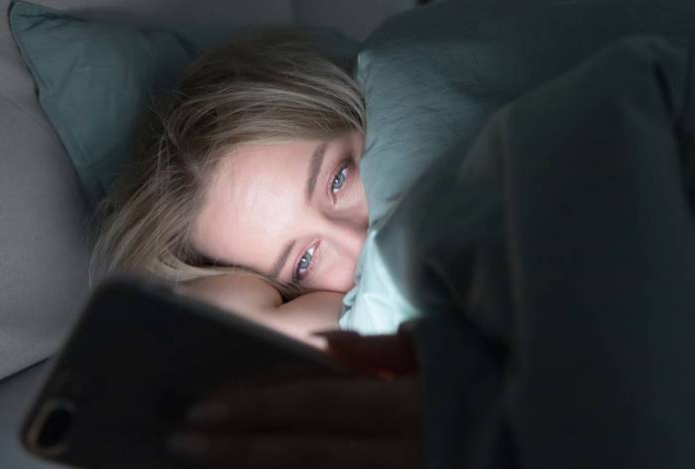 Медик поделилась советами по настройке экрана для защиты кожи от преждевременных морщин