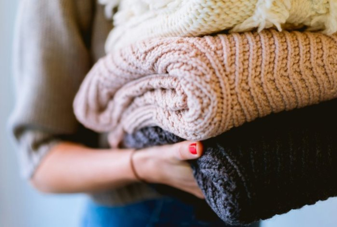 Полное руководство по уходу за свитерами — как стирать, сушить и хранить любимую вещь