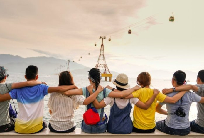 Почему с годами дружить становится труднее — и как не потерять близких людей