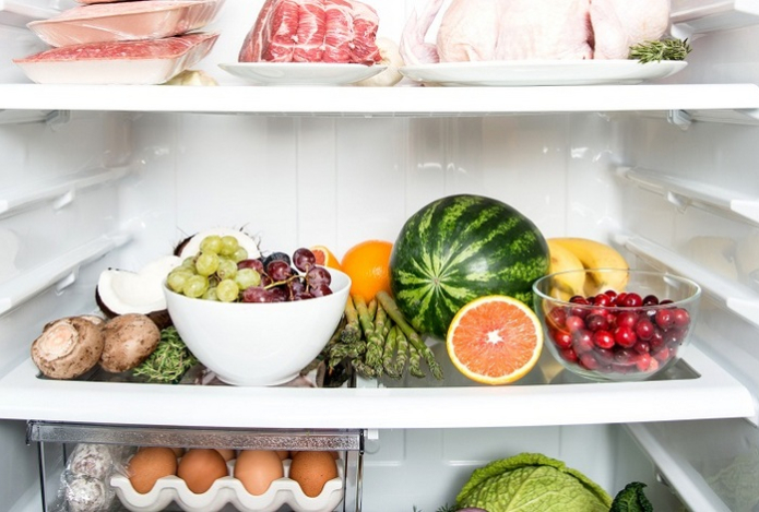 Назван дешёвый поглотитель запаха для холодильника — используйте его вместо дорогих освежителей