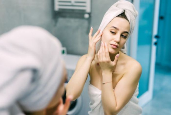 Какой водой надо умываться утром — холодной или теплой