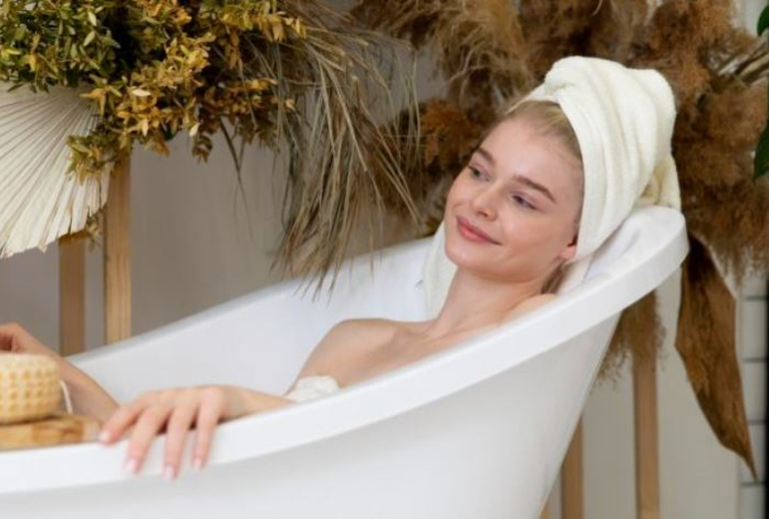 Сколько минут безопасно принимать ванну — дерматолог дала четкий ответ