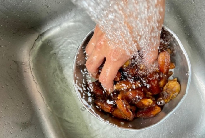 Сухофрукты — какую воду использовать для мытья