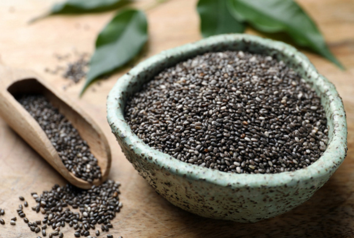 Диетолог предупредила об опасности популярных семян чиа для кишечника