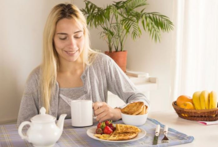 Распространенная утренняя привычка, которая повышает уровень сахара в крови