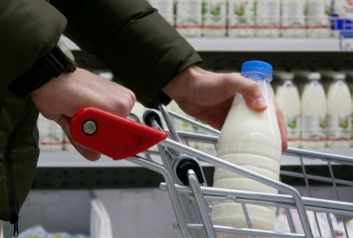 Почему молоко быстро портится — одну ошибку совершают еще в магазине