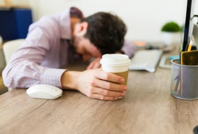 Названы причины чрезмерной дневной сонливости