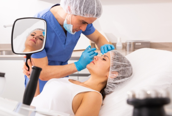 Каким людям лучше не делать пластических операций