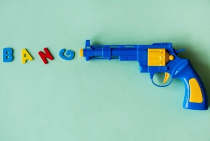 Почему взрослые покупают детские игрушки