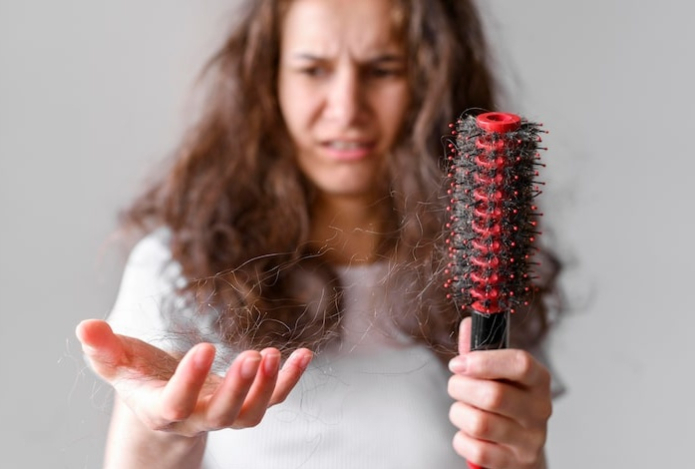 Названа модная причёска, которая может спровоцировать облысение