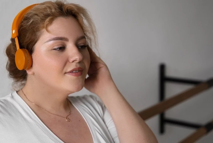 Длительное использование наушников опасно для слуха