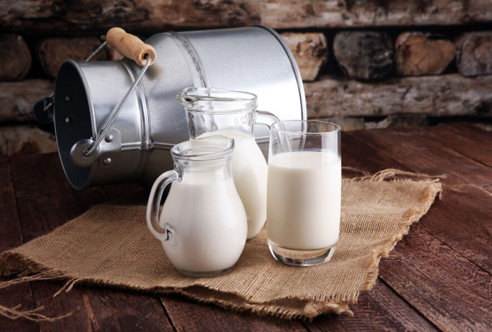 Ученые предупредили о смертельной опасности сырого молока