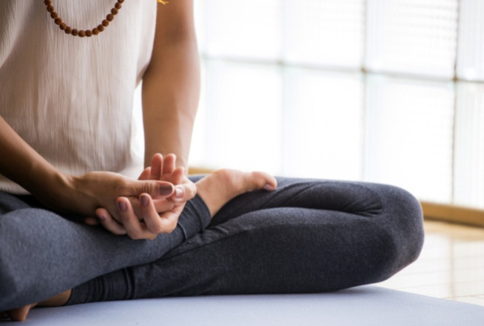 Почему вредно хрустеть пальцами