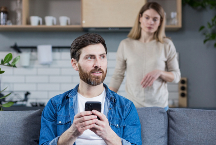 Психиатр объяснила, почему ревность разрушает отношения