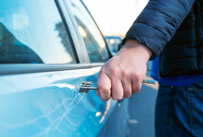 Что делать, если сосед поцарапал вашу машину и отказывается платить