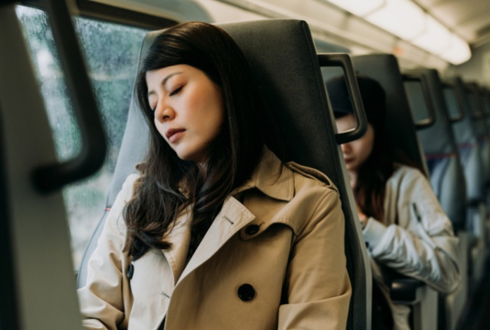 Почему полезно дремать по пути на работу