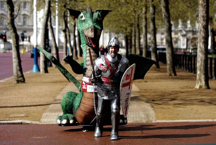 В доспехах, босиком и жонглируя. Шесть самых невероятных беговых рекордов