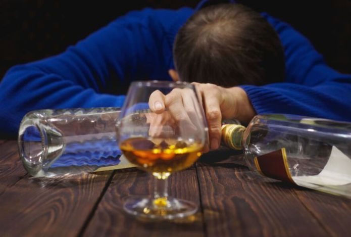 Названы признаки смертельно опасного похмелья