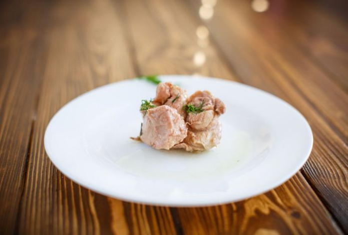 Диетолог рассказала о скрытых рисках употребления печени трески